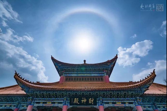 大理崇圣寺上空惊现“佛光”，你见过吗？大理旅游攻略