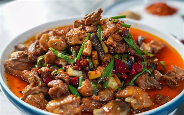 大理旅游：永平黄焖鸡，有多好吃？
